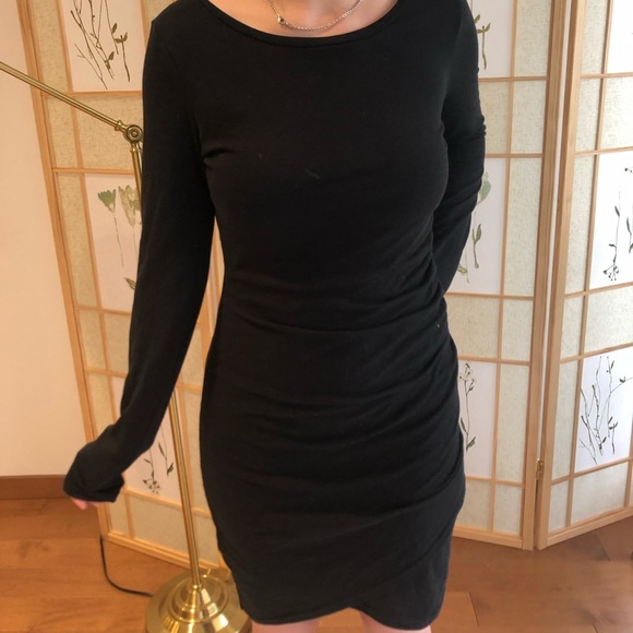 Leith Dresses & Skirts - SUPER FLATTERING RUSHED BODY CON